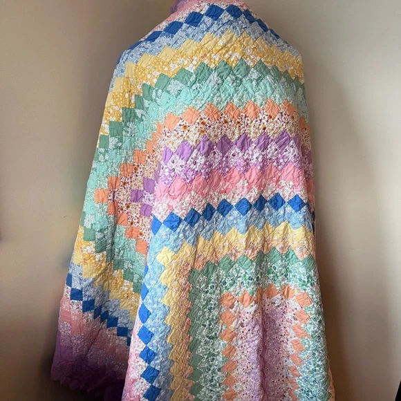 1930s Hand-stitched Diamond Quilt‎ - Picture 4 of 11